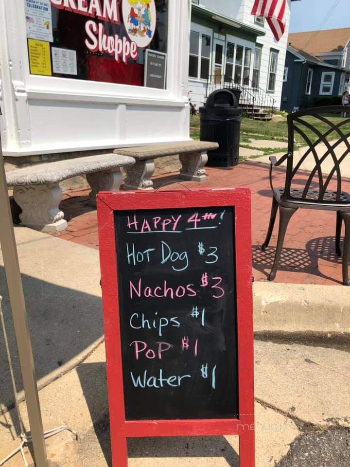 Ice Cream Shoppe - Sharon, WI